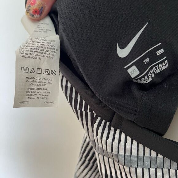 Nike Racer Back tank top built in bra with pads black and white - Picture 6 of 6